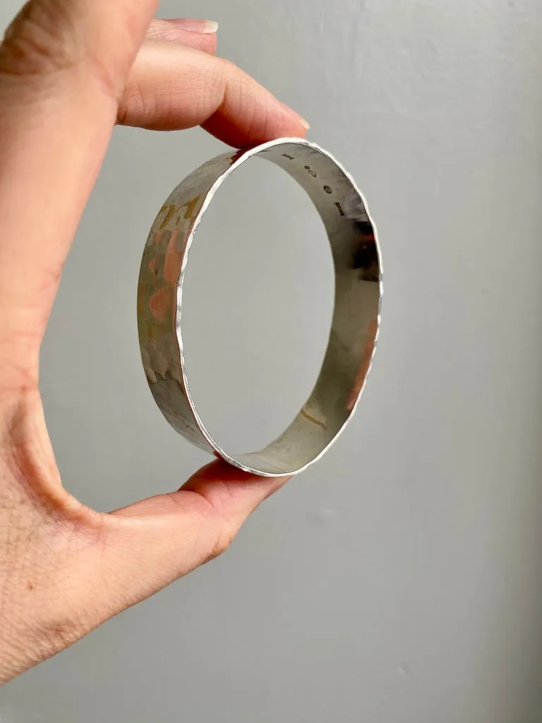 1974 Heavy hammered texture silver bangle by Kuhlin - size 8 inch interior
