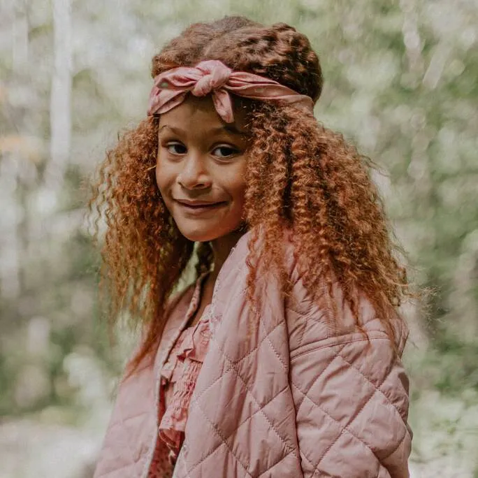 Bandeau rose à motifs en viscose, enfant || Pink patterned headband in viscose, child