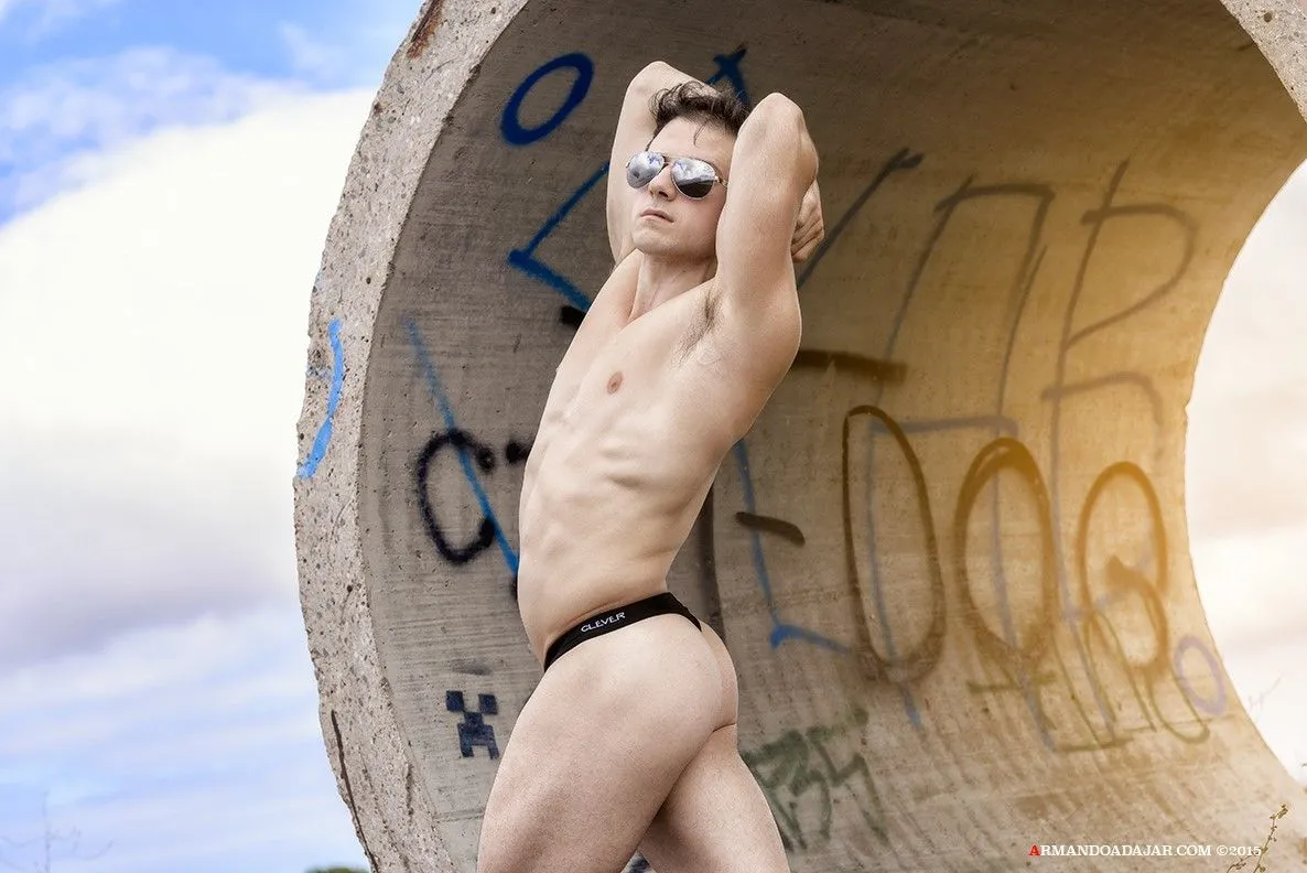 Clever 0001 Mesh Thong Black