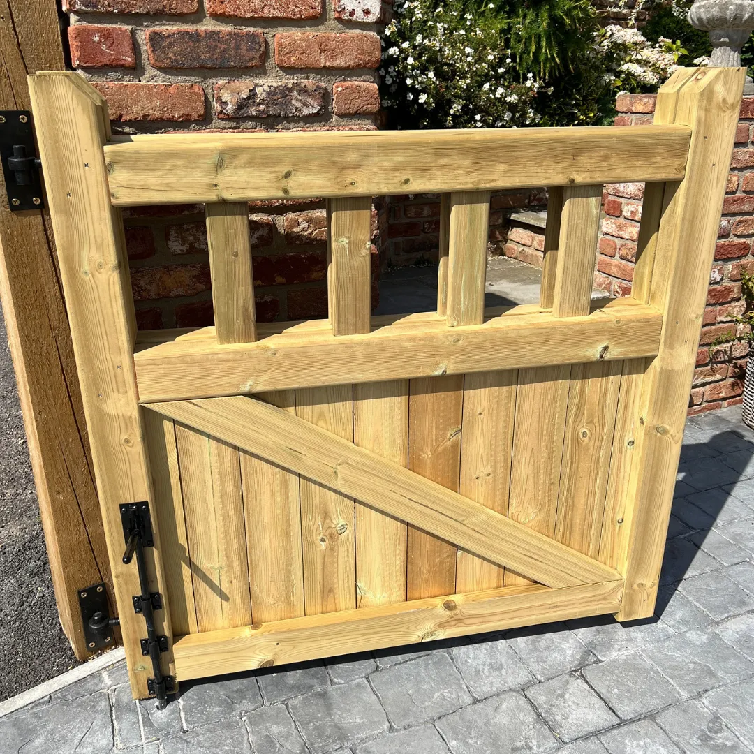 Cottage Gates Bifold 4 Leaf