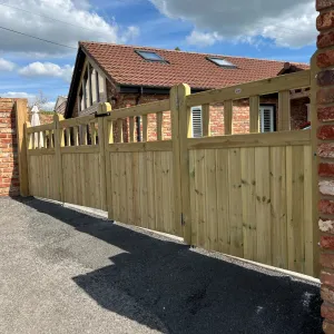 Cottage Gates Bifold 4 Leaf