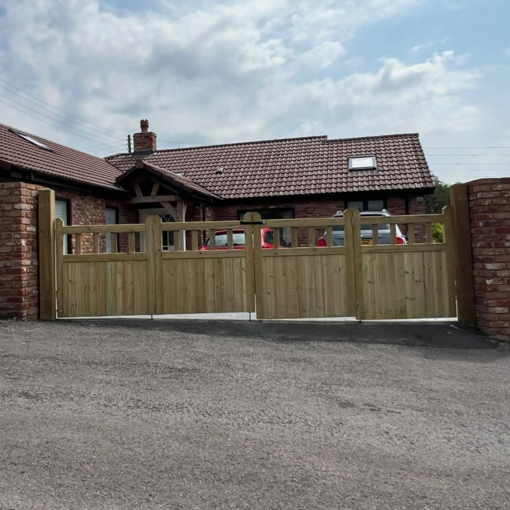 Cottage Gates Bifold 4 Leaf