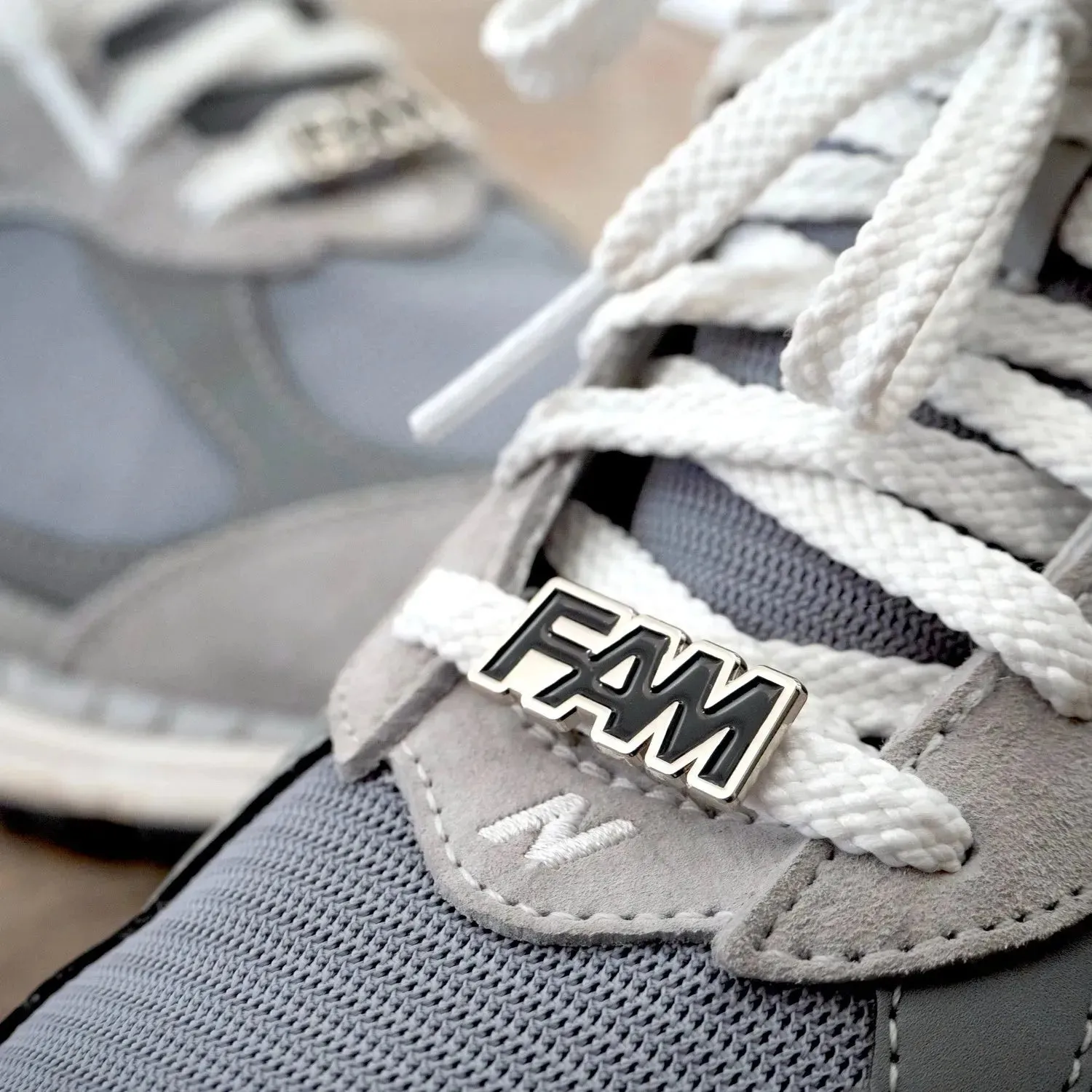 FAM LACE LOCKS   PIN METALLIC SILVER / BLACK