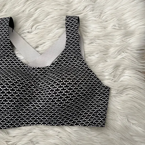 {Lululemon} Enlite Bra Sports Bra in Monochromic Black - Womens 34A