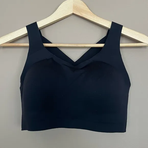 {Lululemon} Enlite Sports Bra in Black - Womens 32D
