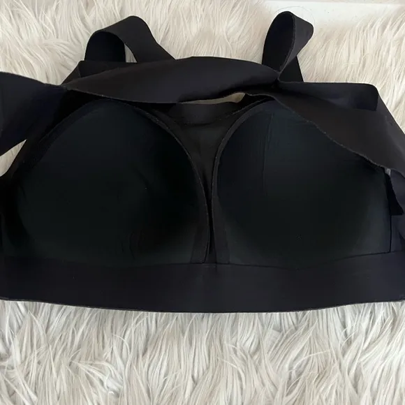 {Lululemon} Enlite Sports Bra in Black - Womens 32D