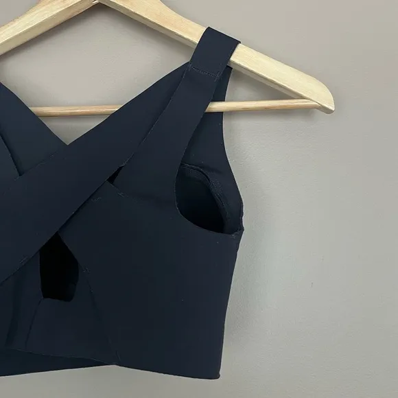 {Lululemon} Enlite Sports Bra in Black - Womens 32D