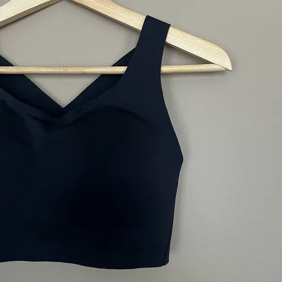 {Lululemon} Enlite Sports Bra in Black - Womens 32D