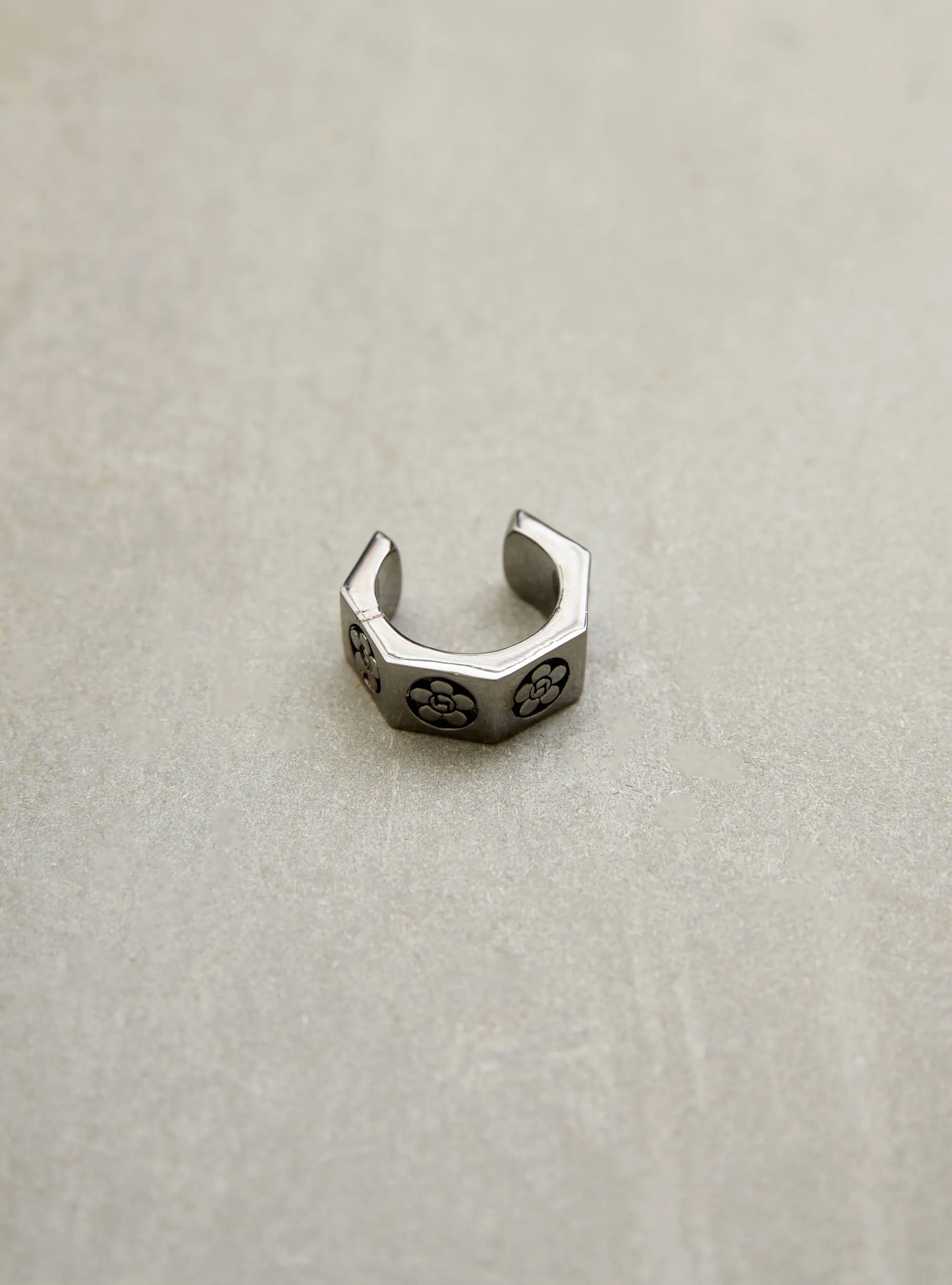 Outhouse   I   Poppi Oculus Bolt Ring - Gunmetal Brass, Rhodium  Accessories OHAW21RI072