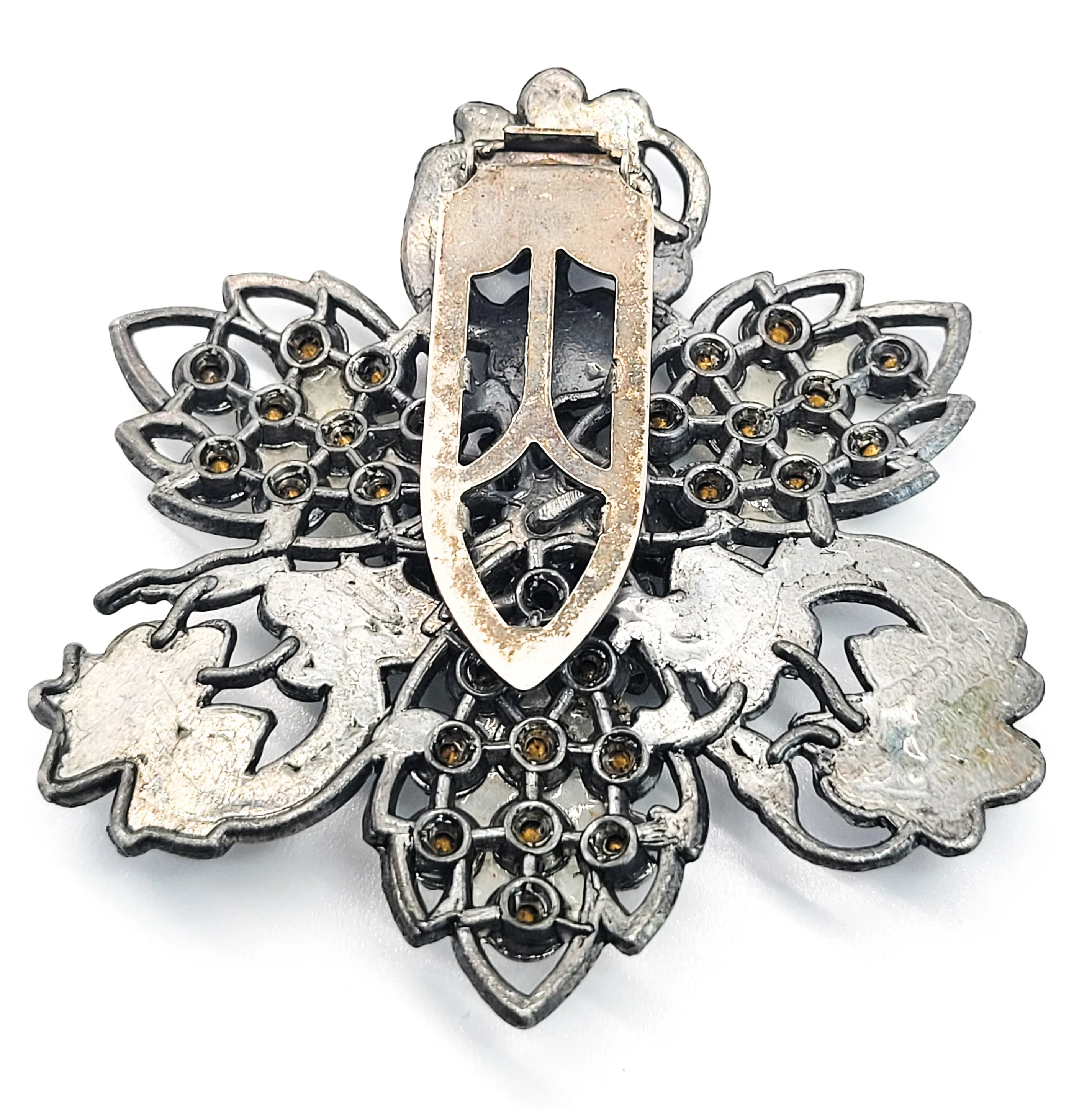 Pot Metal vintage silver toned clear rhinestone vintage fur clip