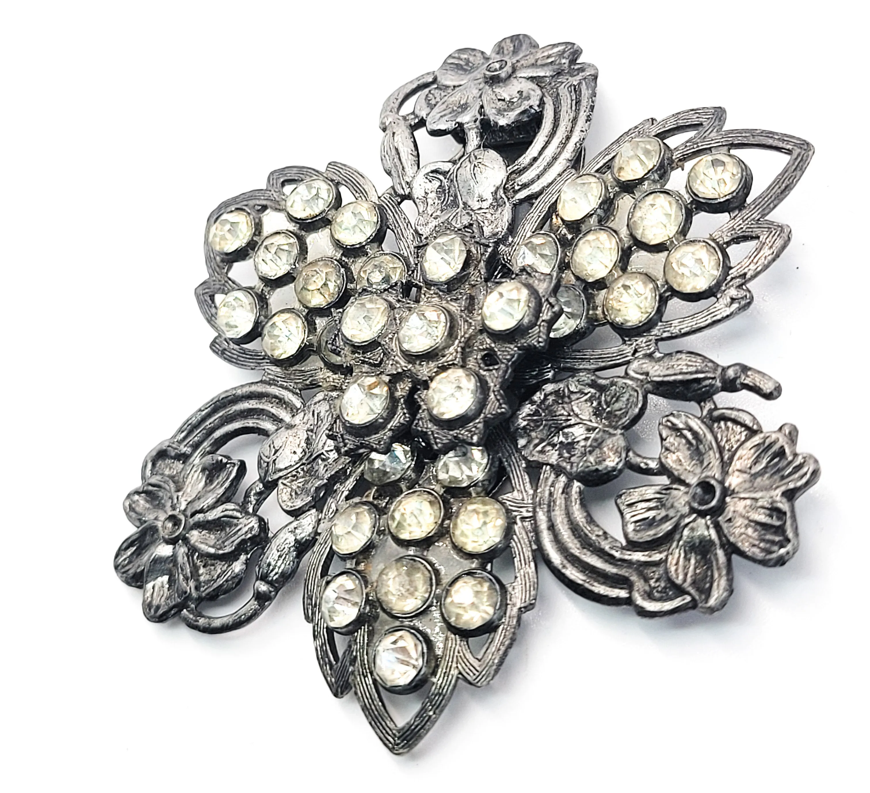 Pot Metal vintage silver toned clear rhinestone vintage fur clip