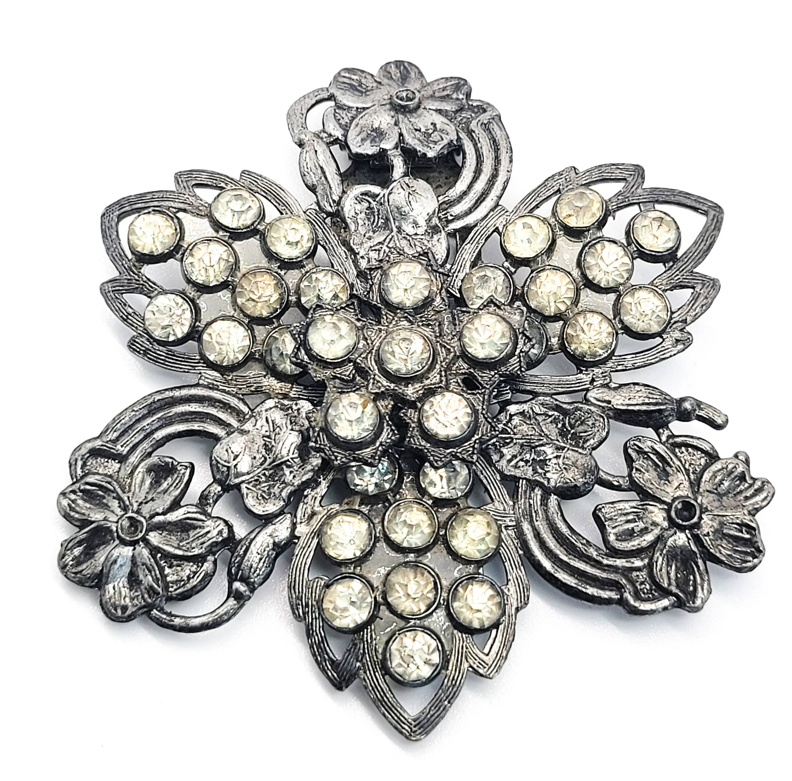 Pot Metal vintage silver toned clear rhinestone vintage fur clip
