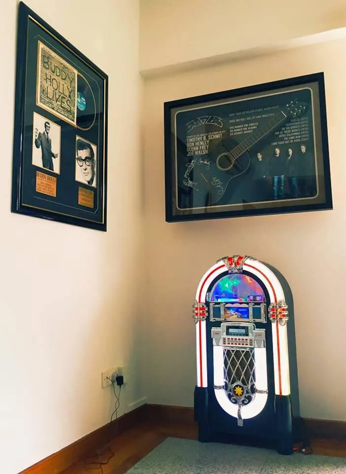VS1 Turn Table Jukebox