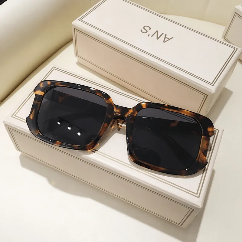 Women'S New Fashionable Thick Frame Sunglasses